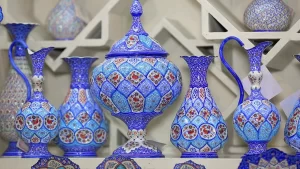 Керамическая ваза с традиционным узором