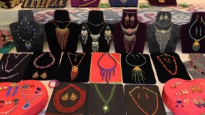 збекская бижутерия — серьги и ожерелье ручной работы из бисера и металла