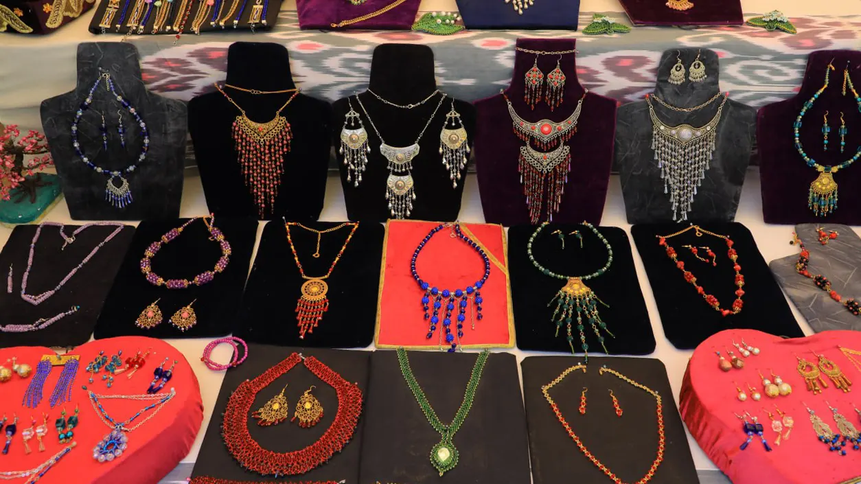 збекская бижутерия — серьги и ожерелье ручной работы из бисера и металла