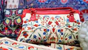 Традиционная узбекская сумка с вышивкой сюзане